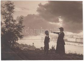 Cca 1910-1920 Kerny István (1879-1963): A város felett, vintage fotó, jelzetlen, a szerző hagyatékából, 11x15 cm