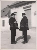 Cca 1930-1940 Reich Péter Cornel: Sváb gazdák, budaörsi életkép, vintage felvétel, jelzetlen, a szerző hagyatékából, 23x17 cm