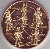 Modern aranyozott fémplakett "Magyarok eredete-rovásírás" T:BU