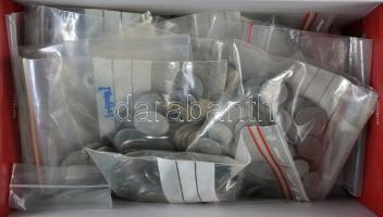 4,3kg vegyes fémpénz 28 ország pénzei vegyesen T:vegyes Mixed world coins from 28 different countries C:mixed