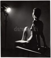 Ccca 1980 Műtermi aktfotó, 20x18 cm