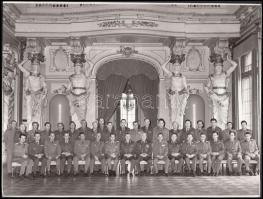 Cca 1940-1950 Katonai csoportkép tisztikarról, 17x23 cm