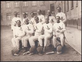 Cca 1930-1940 Vívók csoportképe, 17x23 cm