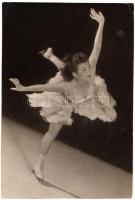 Cca 1940 Sajtófotó Pavlowáról, a jégtáncosról, 21x14 cm