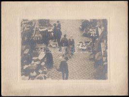 Cca 1920-1930 Piac; művészfólián keresztül másolva; 11x16 cm-es kép, 18x24 cm-es papíron