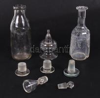 Üveg tétel, összesen 8 db: Régi tejes üveg, dugók, matricás kis ablaküveg 20×14 cm