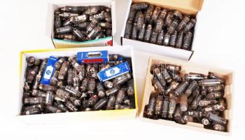 Több mint 200 db Tungsram elektroncső, rádió kellék