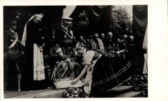 Szabadka, vitéz nagybányai Horthy Miklós és Purgly Magdolna a Magyar Kenyér ünnepén a felszabadult Szabadkán / official visit to bread festival