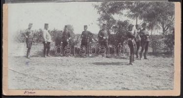 cca 1900-1910 Tisztikar a gyakorlótéren, 8x16 cm, fotó kartonra ragasztva.