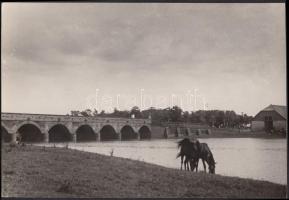 cca 1928 Kerny István (1879-1963): Hortobágyi kőhíd, vintage fotó, feliratozott, pecséttel jelzett, 15x21 cm.