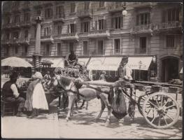 cca 1930-1940 Kerny István (1879-1963): Nápolyi életkép utcai kútnál, vintage fotó, feliratozott, jelzetlen, a szerző hagyatékából, 17x23 cm.