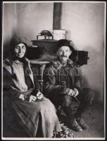 cca 1940-1950 Ismeretlen szerző: Ormánsági emberek, szociofotó, 23x17 cm.