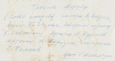 cca 1950 Orosz tank legénysége, hátoldalán felirattal, 20x24 cm