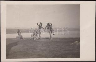 1920-1930 Szentpál Olga tánccsoportja, Szentpál Olga hagyatékából, levelezőlapként használható fotó, 8x13 cm.