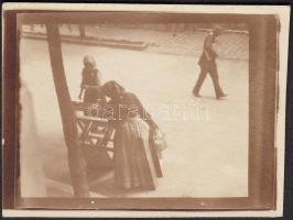 1919 Ismeretlen szerző: Pesti életkép, 4x6 cm.