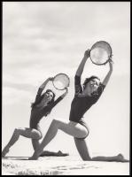 cca 1960-1970 Mozdulatművészek, táncos lábak Finnországban, 18x24 cm.