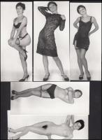 cca 1960-1970 Amikor a nő igazán szexinek érzi magát, 5 db 7x17 cm-es fotó.