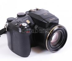 Finepix s7000 6,3 MP digitális kamera, jó állapotban, hozzá Samsonite fotós táska