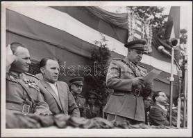 cca 1948-1949 Tisztavatás a Kossuth Akadémián, Kádár János főtisztek társaságában, 13x18 cm.