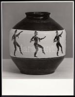 cca 1950-1960 Kárász Judit vintage műtárgy felvétele, pecséttel jelzett, 18x18 cm.