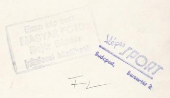 cca 1950-1960 Bojár Sándor (1914-2000) vintage fotója mezei futóversenyről, pecséttel jelzett, a Kép...