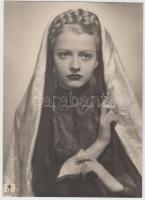 cca 1930-1940 Angelo: Dr. Apetiny Bálintné, Pallós Ica műtermi portréja; vintage fotó, cégjelzéssel, 23x17 cm.
