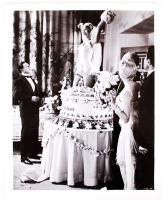 cca 1950-1960 Az Ének az esőben c. film „Meglepetés!”  jelenete, filmfotó, 25x21 cm.