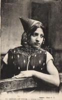 Young Jewish woman, Judaica