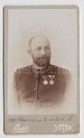 1900 Zecha Nándor m. kir. kerületi állami állatorvos Nagyszebenben, két kitüntetéssel, 6x11 cm.