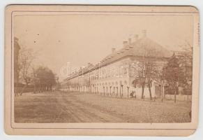 1882 Lojanek János: Nagyvárad, a pályaudvar felőli út, kartonra ragasztva, 10x6 cm/ Street view of Oradea from the station.