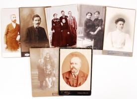 1900-1930 Leletek a felvidéki fotográfia történetéből, Pöstyén, Selmecbánya, Rozsnyó, Rimaszombat, Rózsahegy, Pozsony, Nyitra műtermeiből, 7 db keményhátú fénykép, 16x8 és 16x10 cm-es méretben.