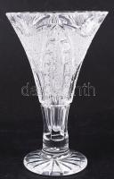 Csiszolt kristályváza (peremén kisebb csorbák) /  Crystal vase (with minor faults)