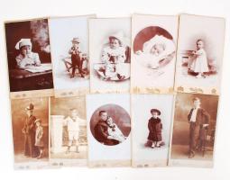 1900-1912 Strelisky: Geist Gáspárról készült képek csecsemő kortól, kiskamasz korig, 10 db kabinetfotó,  kartonra ragasztva, 21x13 cm.