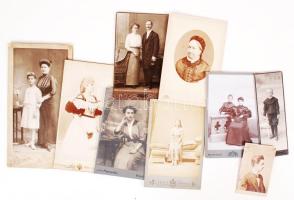 1880-1920 Bécsi fotótörténeti leletek különféle műtermekből, 9 db kemény hátú fénykép, 10x6 és 23x12 cm-es méretek közötti nagyságban.