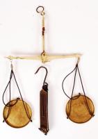 Jelzett "KRUPS" húzós mérleg; Régi réz karos mérleg, 33x25 cm.