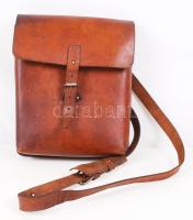 Bőr férfi válltáska, 29x24 cm.