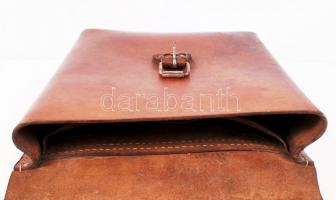 Bőr férfi válltáska, 29x24 cm