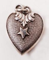 Ezüst (Ag) szív alakú medál/

Silver heart-shaped pendant, 2,9 gr