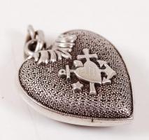 Ezüst (Ag) szív alakú medál/

Silver heart-shaped pendant, 2,9 gr