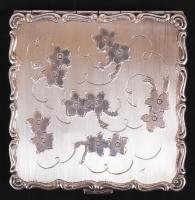 Ezüst (Ag) virágmintás púdertartó, bruttó: 74,7 gr.