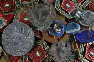 ~70db kitüntetés és jelvény, főleg a szocialista időszakból T:vegyes