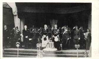 Szabadka, vitéz nagybányai Horthy Miklós és Purgly Magdolna a Magyar Kenyér ünnepén a felszabadult Szabadkán / official visit to bread festival