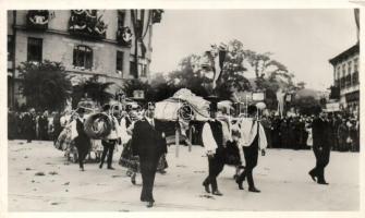 Szabadka, vitéz nagybányai Horthy Miklós és Purgly Magdolna a Magyar Kenyér ünnepén a felszabadult Szabadkán / official visit to bread festival