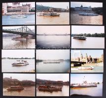 cca 2004 12 db színes fotó dunai hajókról, 9x13 cm.