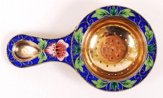 Aranyozott ezüst (Ag.)teaszűrő, jelzett, rekeszzománc díszítéssel, bruttó:43 g, d:7 cm / Gold plateted silver teafilter