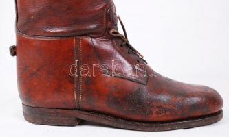 Bőr lovagló csizma (kb 41), gyerek kobak (54/55) , jelzett fa csizmahúzó, fa sámfa