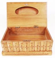 cca 1970 Vésett díszítésű, fa dobozka titokrekesszel és kulccsal (fedelén sérült) / 
Carved wooden b...