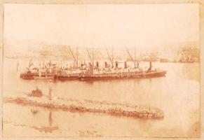 cca 1880 Nizzai öböl. Fotó kartonra kasírozva /  Rogos - Nice. Photo mounted on cardboard, 24x29cm