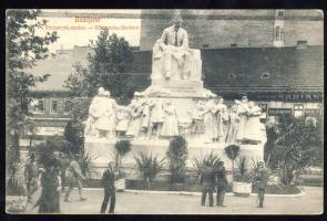 Budapest V. Vörösmarty szobor