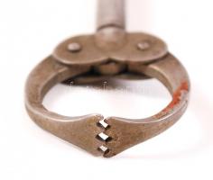 Régi fém cukorcsipesz /
Vintage sugar tong, 10 cm